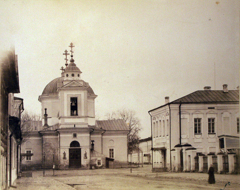 Петропавловский храм в Вышнем Волочке. Вид с Новгородской улицы. Фото 1890-х гг.