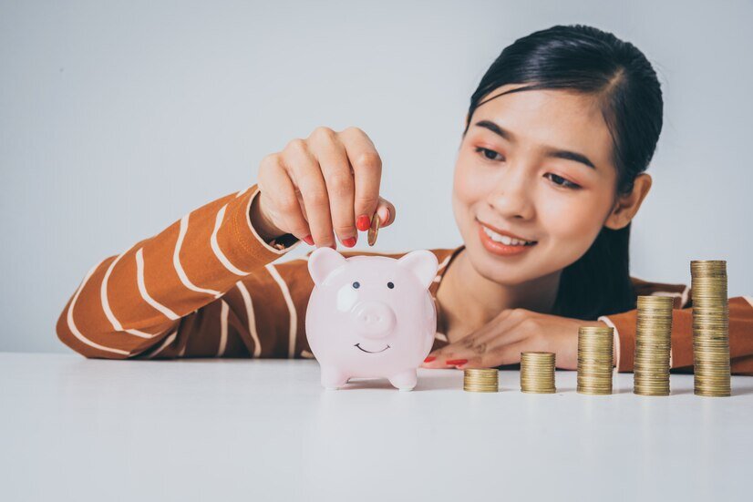 https://ru.freepik.com/premium-photo/young-asian-woman-with-stack-of-coins-and-piggy-bank_7138149.htm#query=зарплата%20учителя&position=40&from_view=search