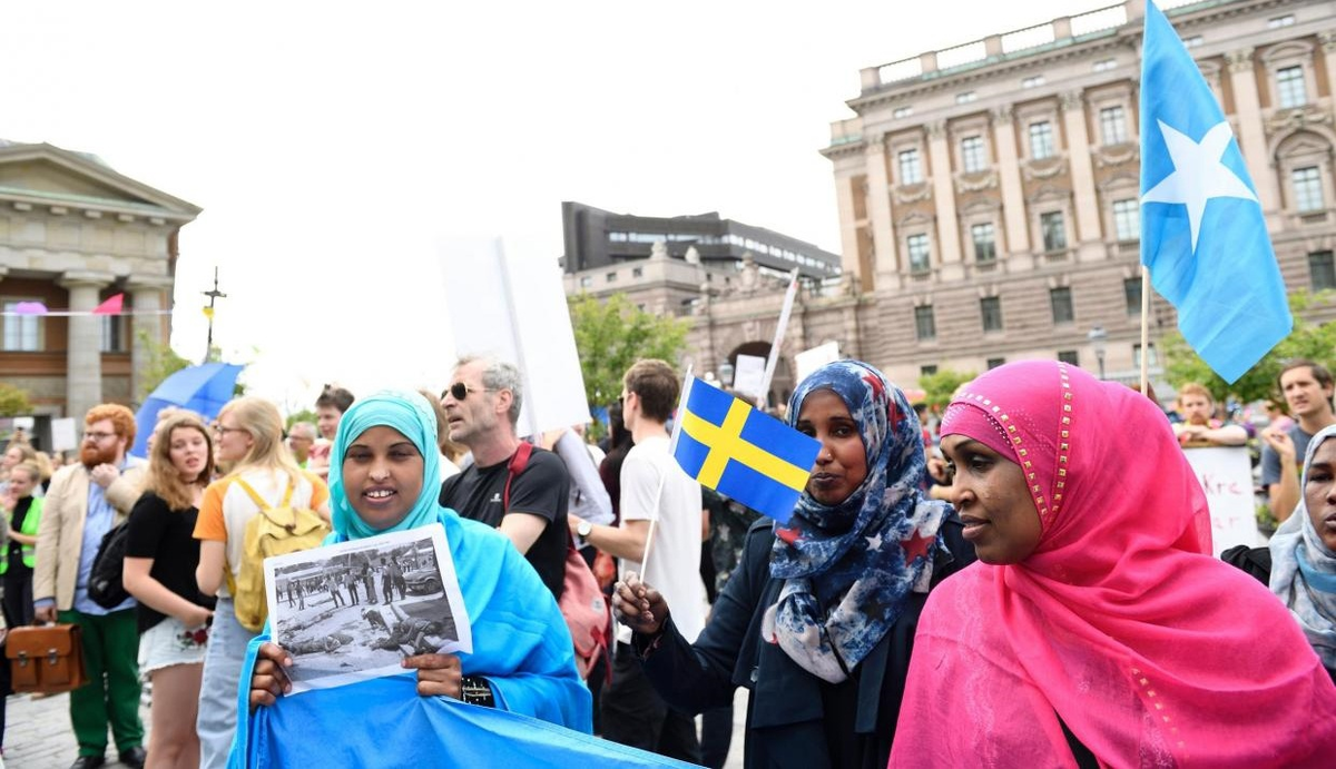  В Швеции хотят сделать каждый район смешанным, об этом заявили члены партии социал-демократы

Шведы и иммигранты больше не смогут жить отдельно, считают социал-демократы.