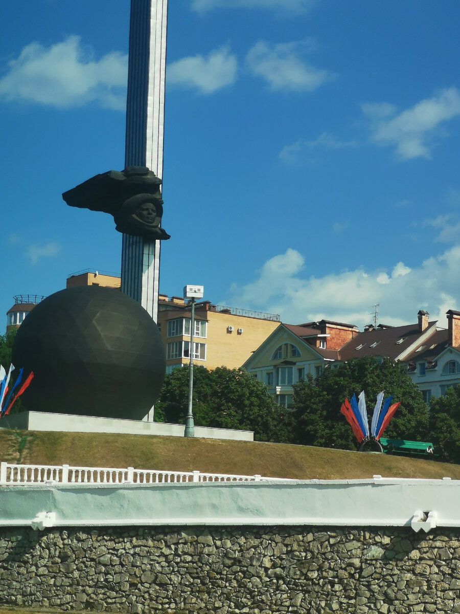 Памятник 600-летию Калуги