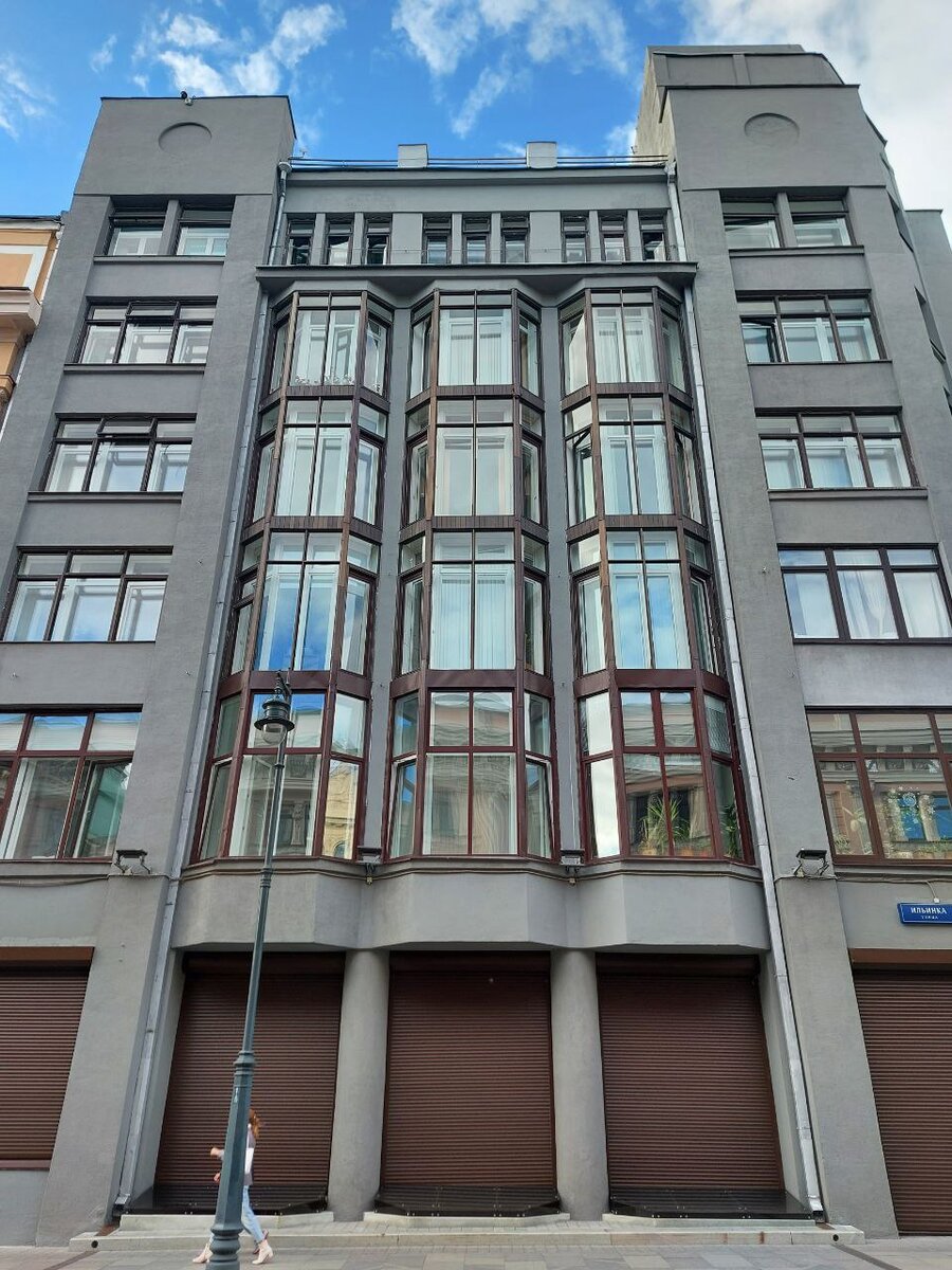 Вид фасада издалека