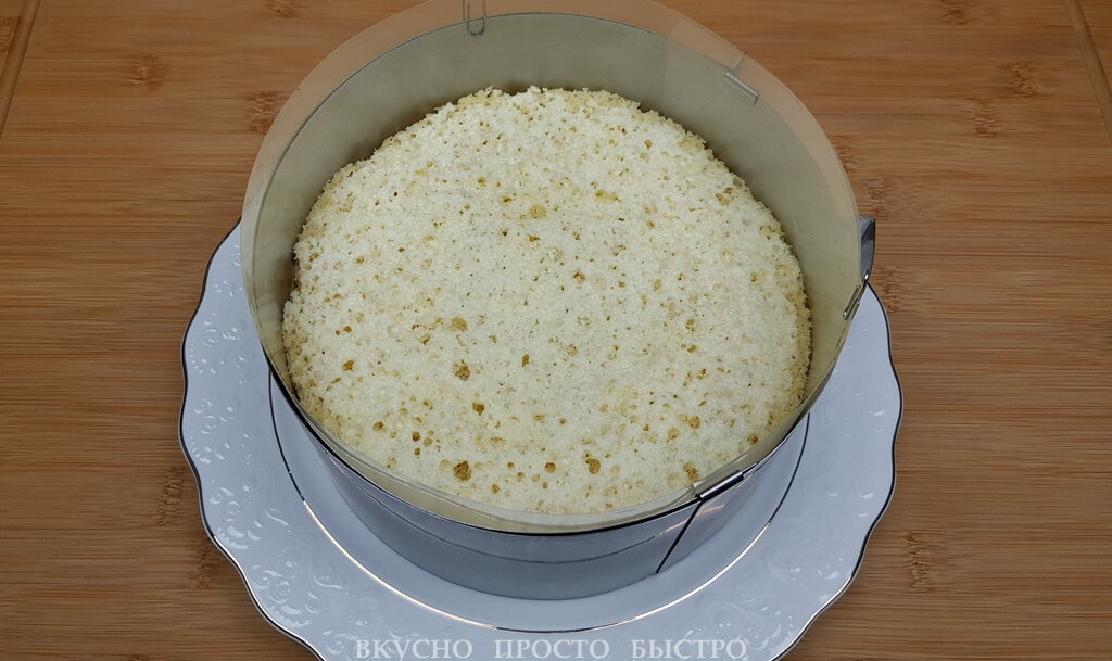 Бисквитный торт с йогуртовым кремом - рецепт на канале Вкусно Просто Быстро