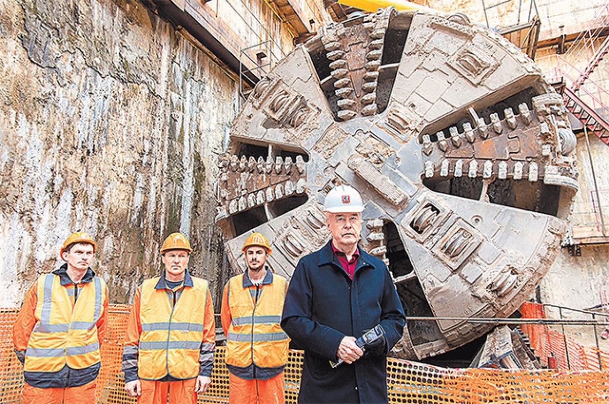    Проходка перегонов на участке «Пыхтино» — «Внуково» Солнцевской линии уже завершена, для этого использовались два мощных тоннелепроходческих щита «Роза» и «Наталья».