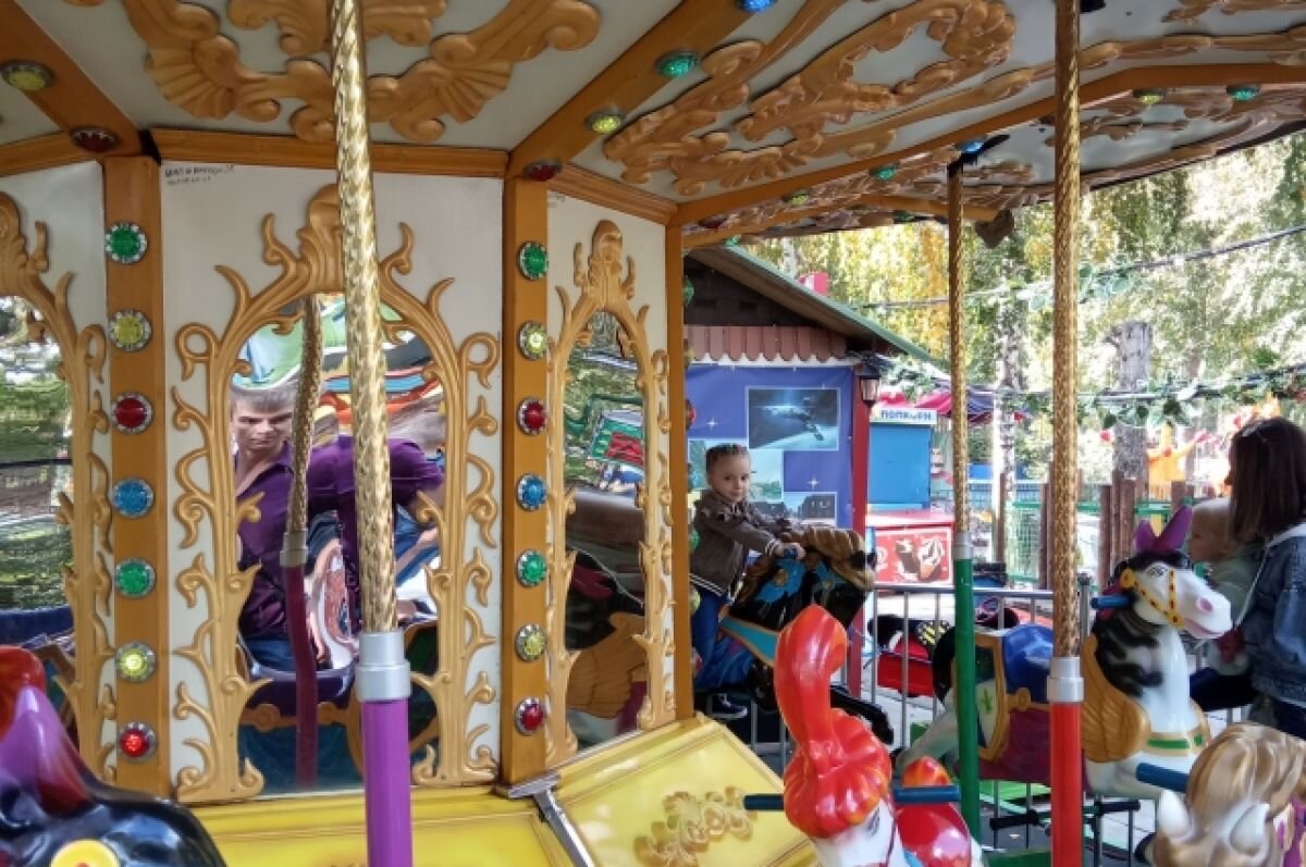    Из-за похолодания в омских парках начали отключать аттракционы