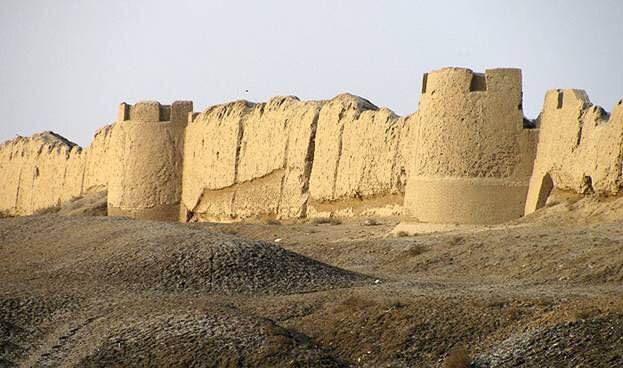 Развалины городища Мерв в Каракумах.