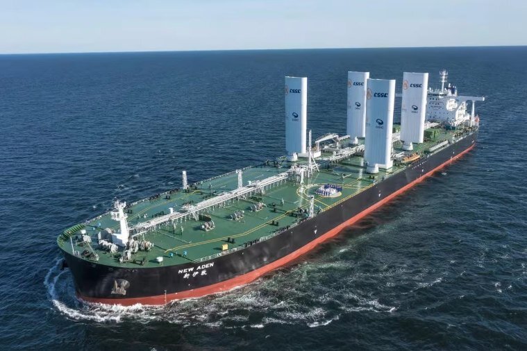     Китай построил колоссальный парусный супертанкер, потребляющий меньше топлива, чем обычные рыболовецкие суда