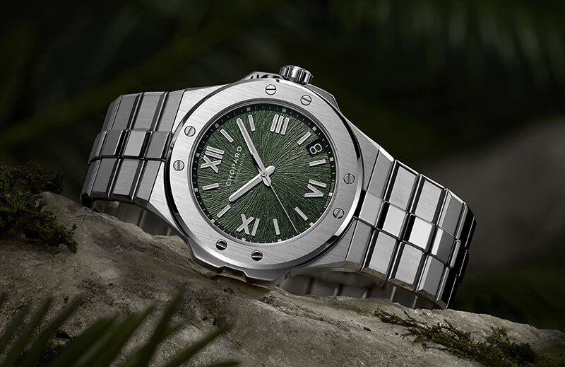 Часы Chopard Alpine Eagle в 41 мм корпусе из стального сплава Lucent Steel A223 с циферблатом цвета «зеленая сосна»