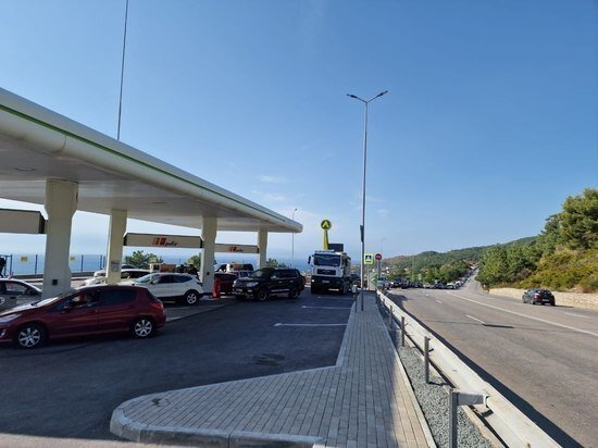     Фото: МК в Туле, Крым, АЗС, 08.10.2022.