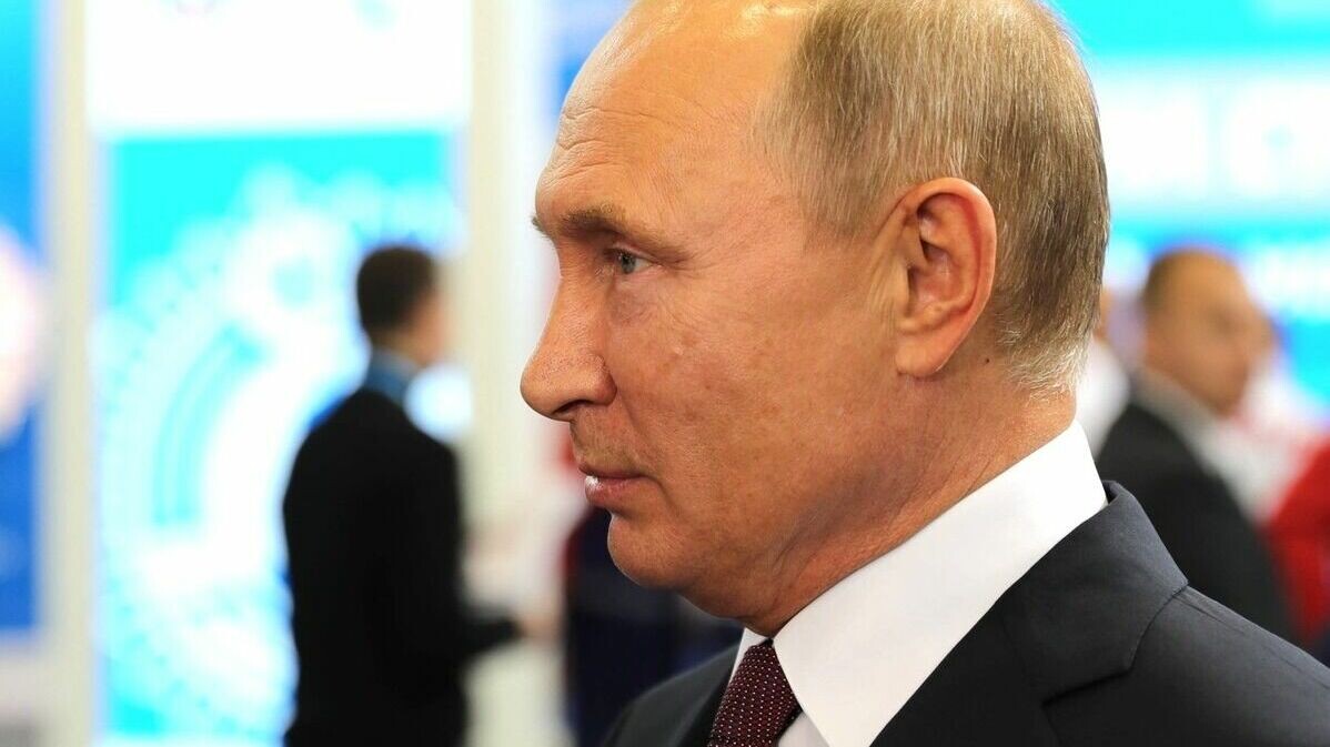     Президент России Владимир Путин присвоил почетное звание «Город воинской доблести» Мариуполю и Мелитополю. Также звание «Город трудовой доблести» за вклад жителей в достижение победы в Великой Отечественной войне получили Горловка и Луганск.