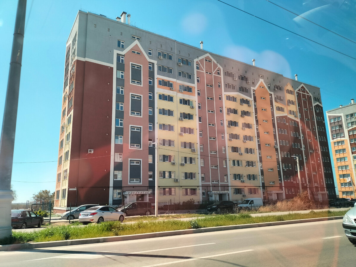 Новостройки Севастополя - 5 микрорайон. Фото просто для обложки. А что - это и есть недвижимость, квартира в новом доме. Тем белее район перспективный и активно развивается.