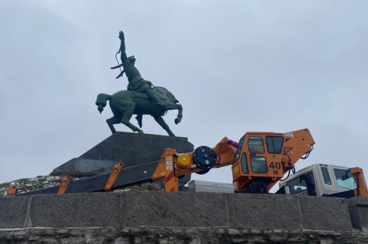    17 ноября исполнилось 55 лет со дня установки памятника Юлаеву в Уфе