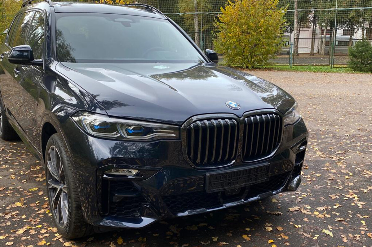 BMW X7 M50i — цвет 416 карбон-шварц с доставкой и растаможкой