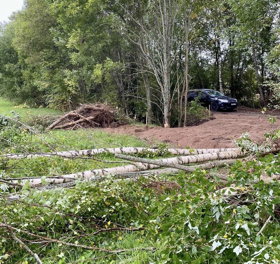 расчистка места под будущий въезд ДСК «ГлавСпецТранс»