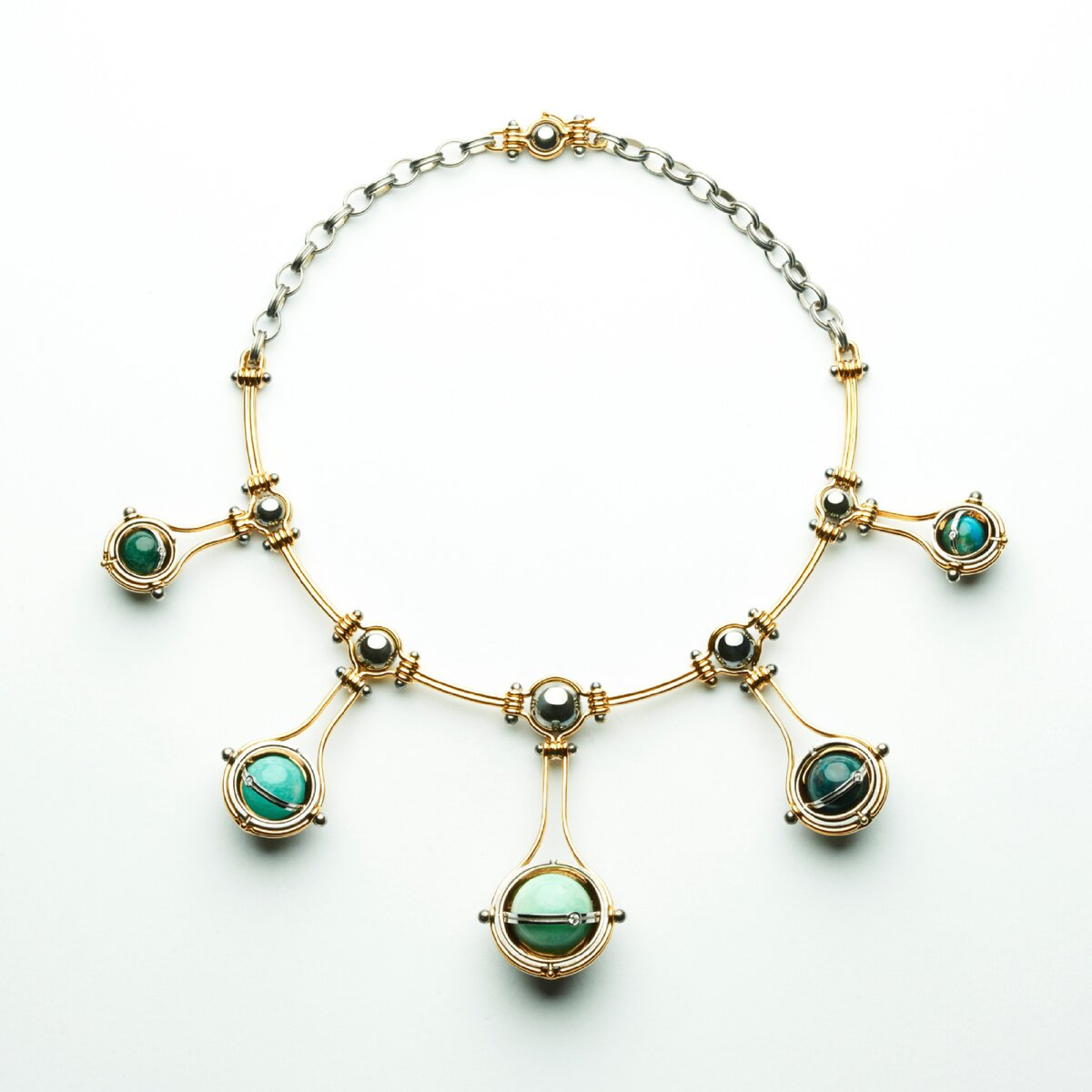 Колье Плутон из серебра, золота, бриллиантов, оникса, тигрового глаза, агата, лабрадорита и железного глаза.