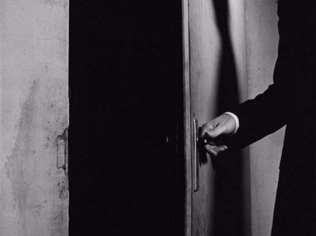 Дмитрий живет с ощущением «Я должен. Я хороший сын. Я не могу сказать маме Нет.»