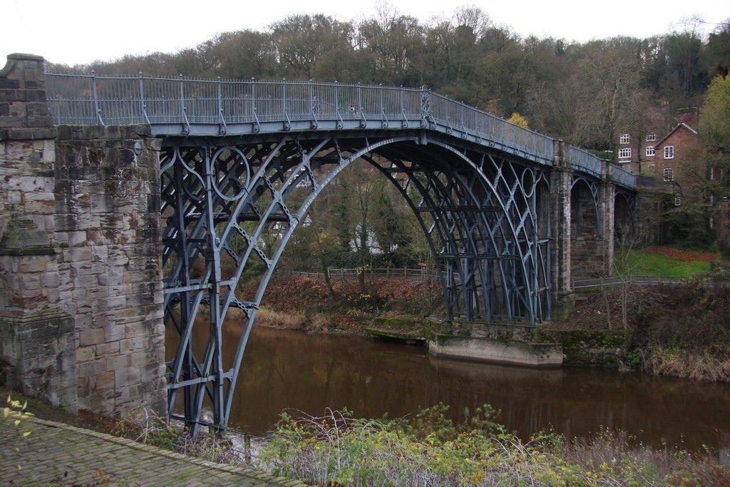 Чугунный мост Iron Bridge. Первый чугунный мост (через реку Северн). Чугунный мост через Северн, Англия. Мост Северн 1779.