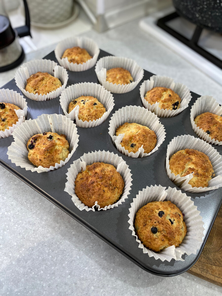 Творожные кексы 🧁 
Даже если вы не любите творог, вам обязательно понравится 😋

Нам понадобится 
200 гр Муки 
200 гр Творога 
2 Яйца .
150 гр Сахара 
100 гр Масла сливочного (мягкое) 
Щепотка соли 
10 гр разрыхлителя 
Все смешать и 
На 25 минут в духовку на 180гр 
Невероятные кексы готовы!!! Приятного аппетита 😋  