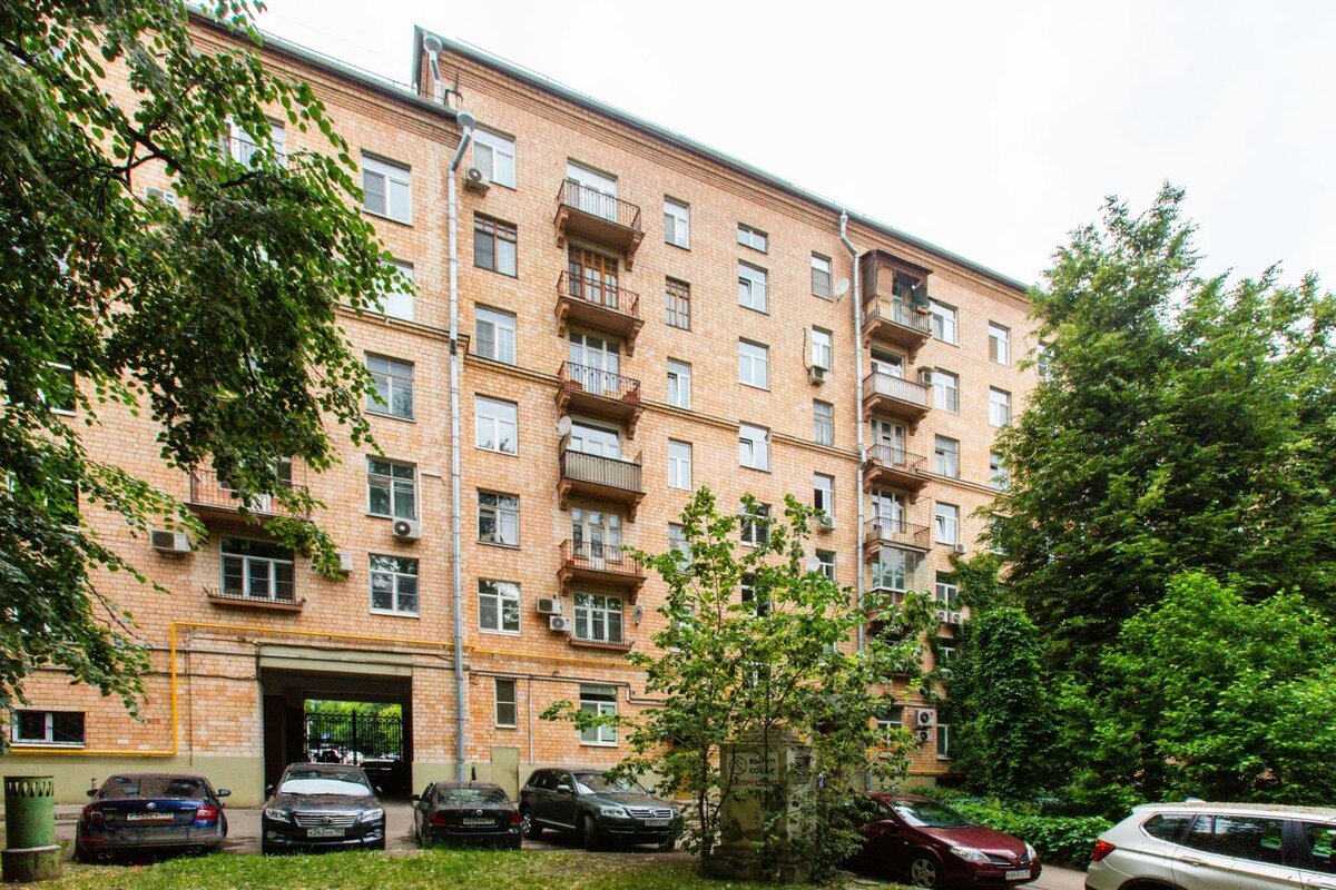 Писательский кооператив на улице  Черняховского, 4. https://yandex.ru/images/search?from=tabbar&text=%D1%83%D0%BB%D0%B8%D1%86%D0%B0%20%D1%87%D0%B5%D1%80%D0%BD%D1%8F%D1%85%D0%BE%D0%B2%D1%81%D0%BA%D0%BE%D0%B3%D0%BE%204&pos=17&