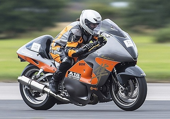 Бекки Эллис упала на своем Suzuki Hayabusa