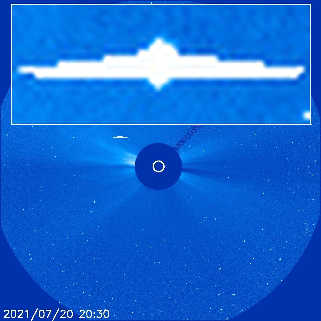 Снимки SOHO — космический аппарат для наблюдения за Солнцем. Совместный проект ЕКА и НАСА. Был запущен 2 декабря 1995 года.