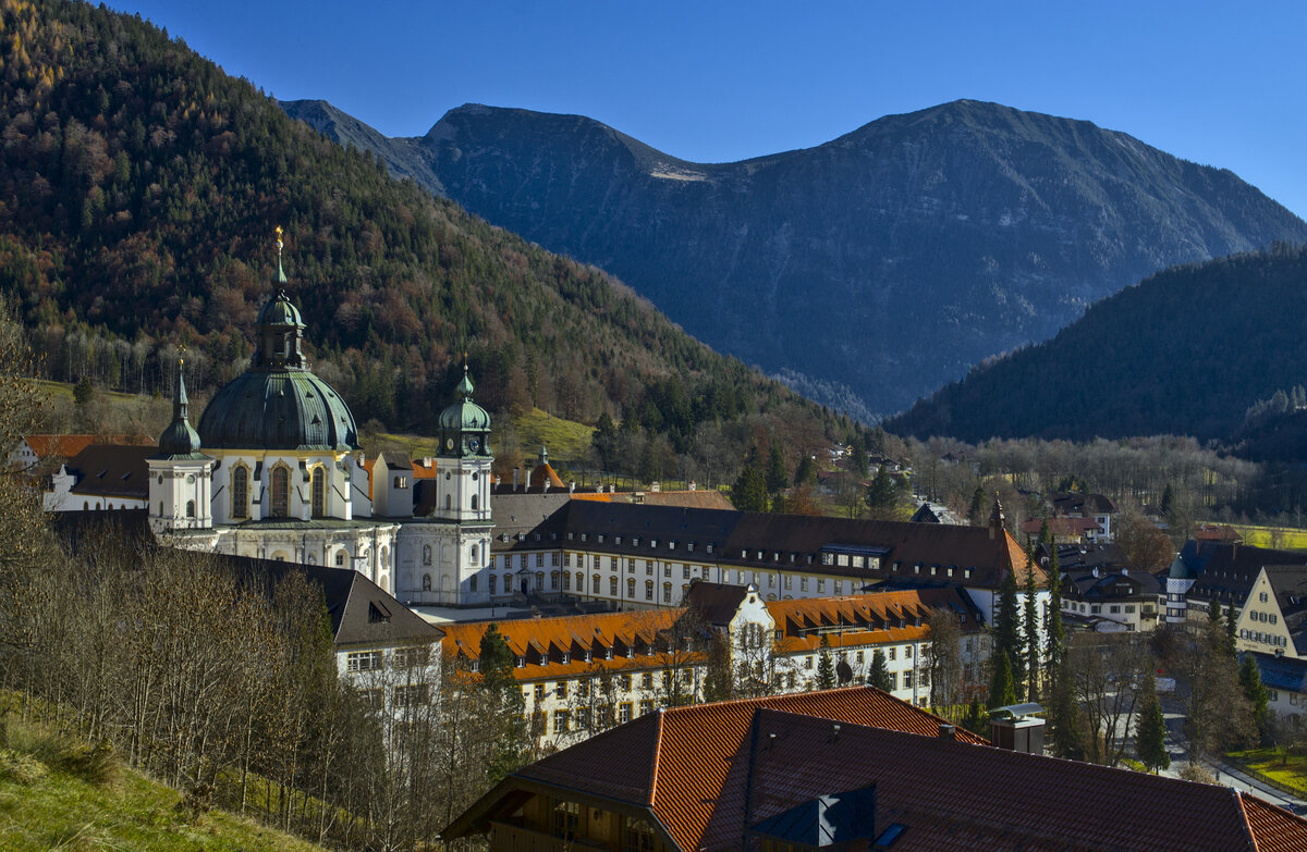 Монастырь Этталь в Баварских Альпах. Здесь уже более 400 лет варят пиво, сегодня известное под маркой Benedektiner. Photo Credit: Jan Czeczotka https://commons.wikimedia.org/wiki/User:M%C3%B6lchlein