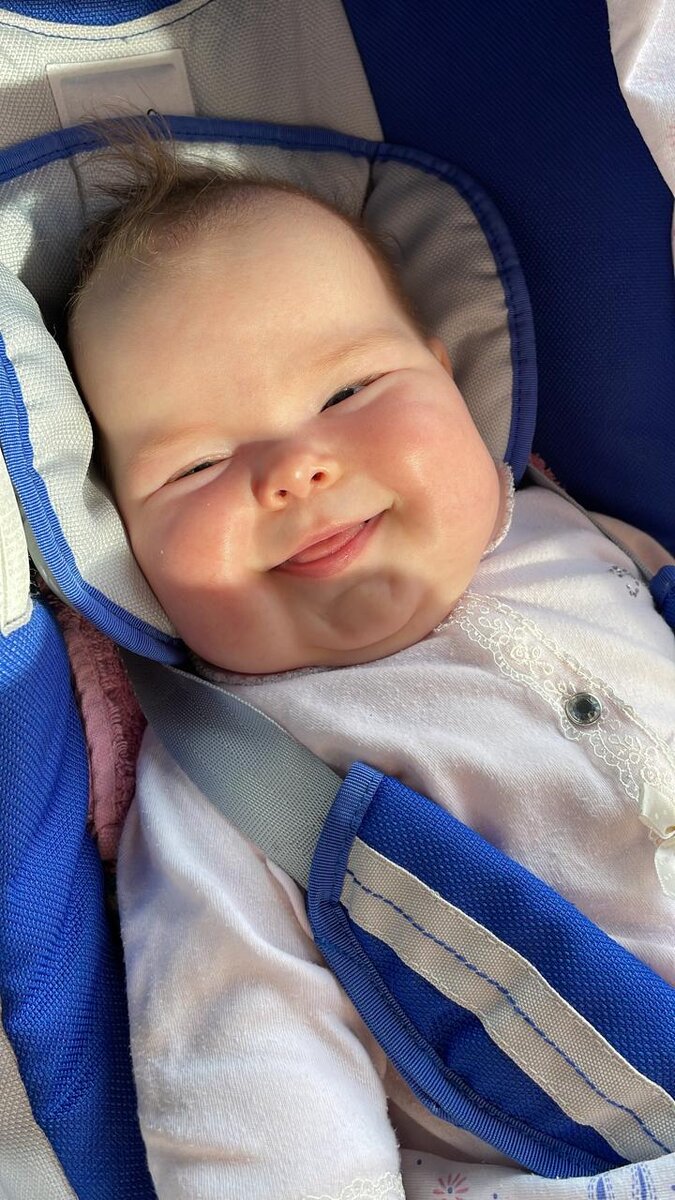 Так выглядит маленький человек, полностью довольный своей автолюлькой.