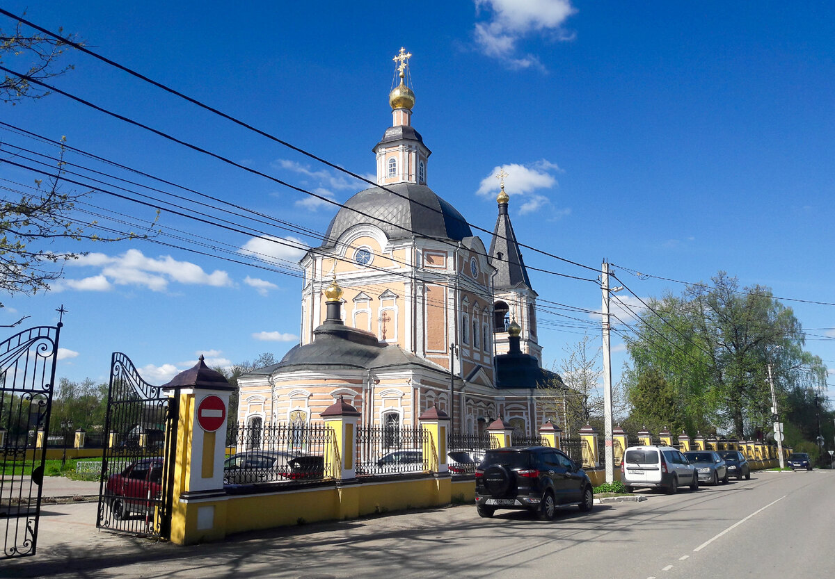 Успенский собор (Болотная ул., 39).