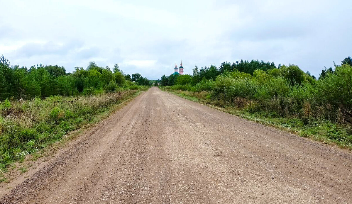 Дорога и село Вяз впереди.