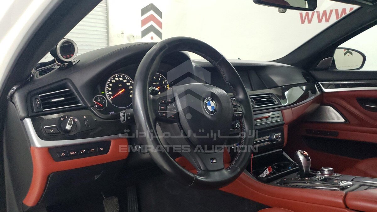 Салон BMW M5 2013