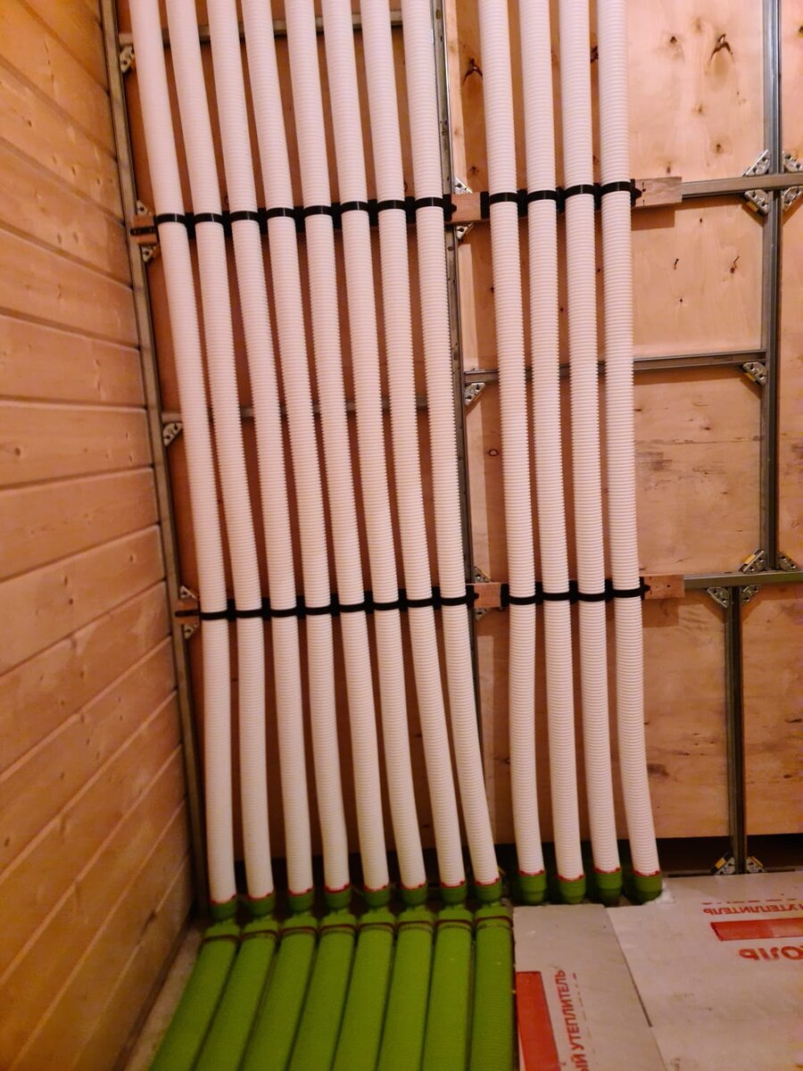 Белые воздуховоды Блиццард Люфттехник R2 75/63 мм по стене