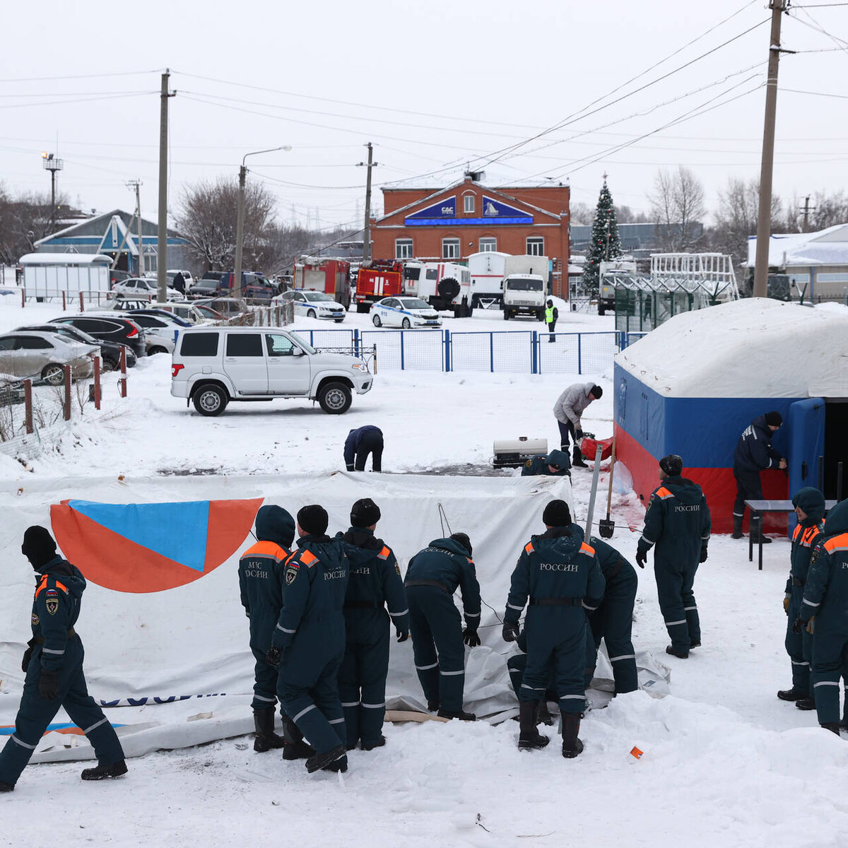 Памятник погибшим горноспасателям и шахтёрам шахты 