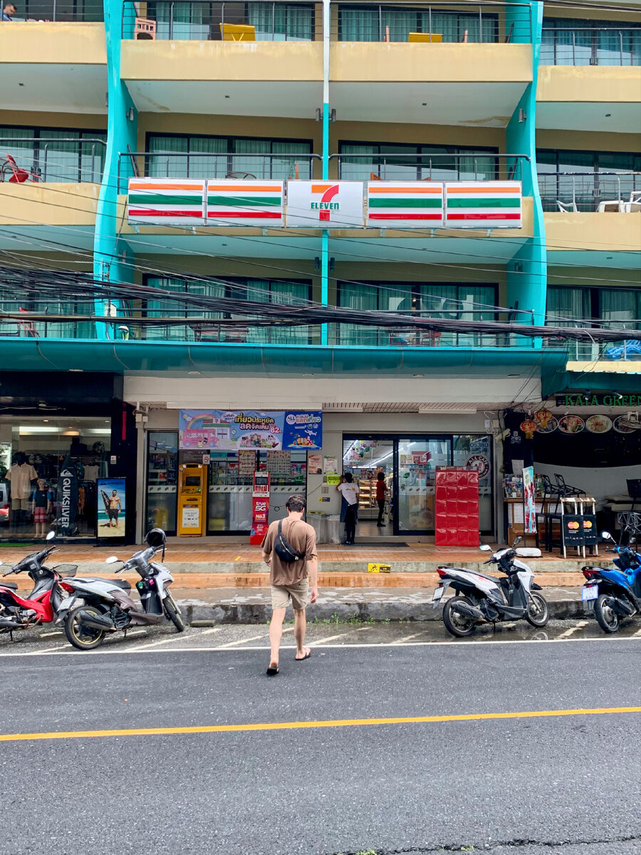 Магазины с яркой «семеркой» не раз выручали меня в путешествиях по Юго-Восточной Азии 🟧🟩🟥