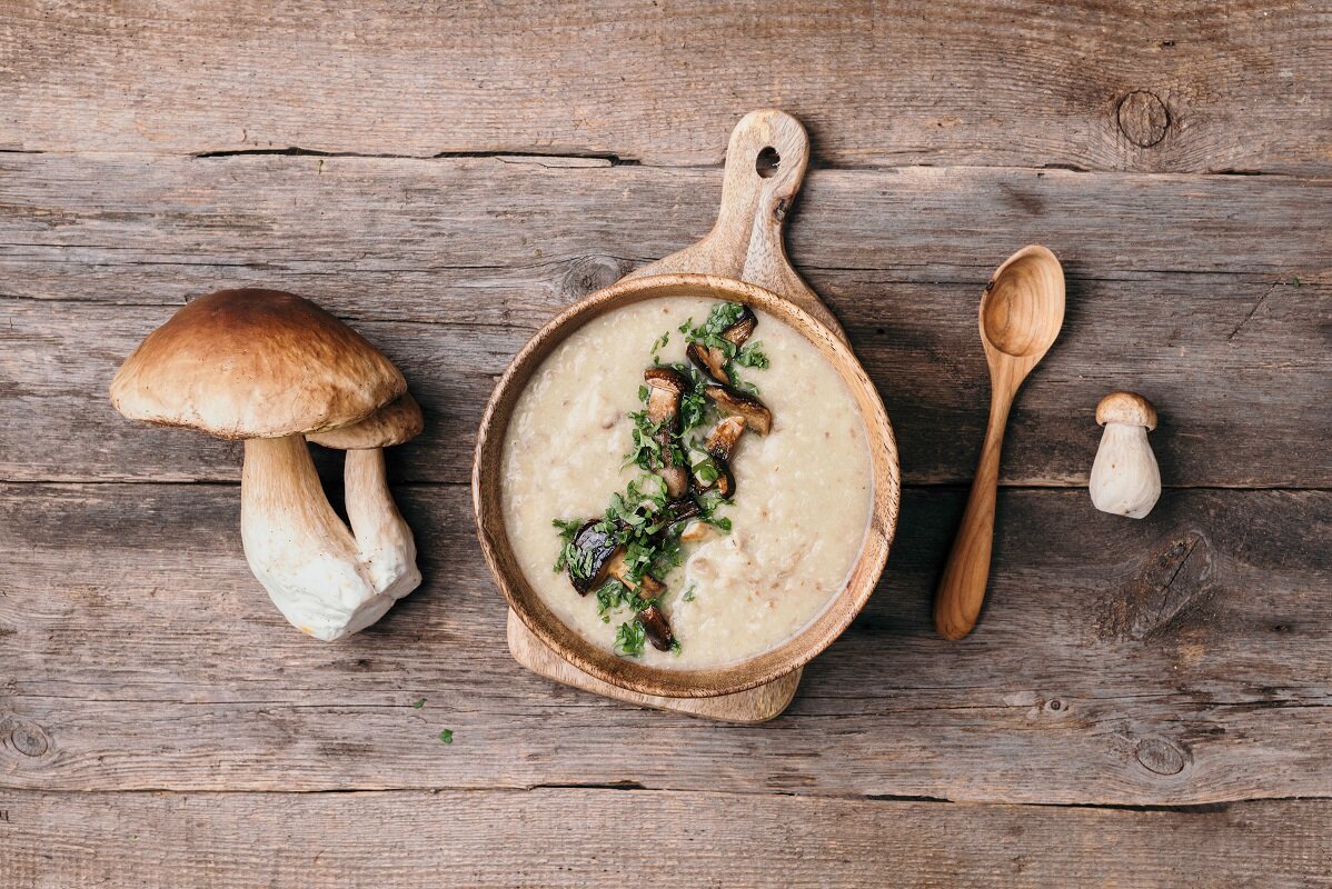 Из белых грибов получается просто идеальный крем-суп
