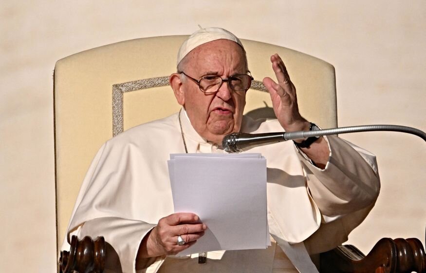    Папа римский осудил «непрекращающиеся бомбардировки» Украины