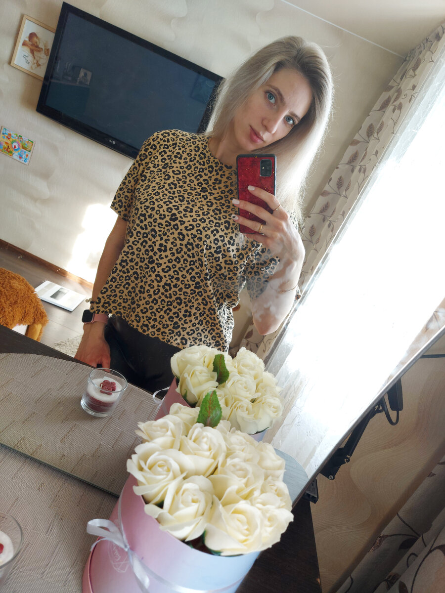 Это март месяц и животика действительно было мало заметно. 