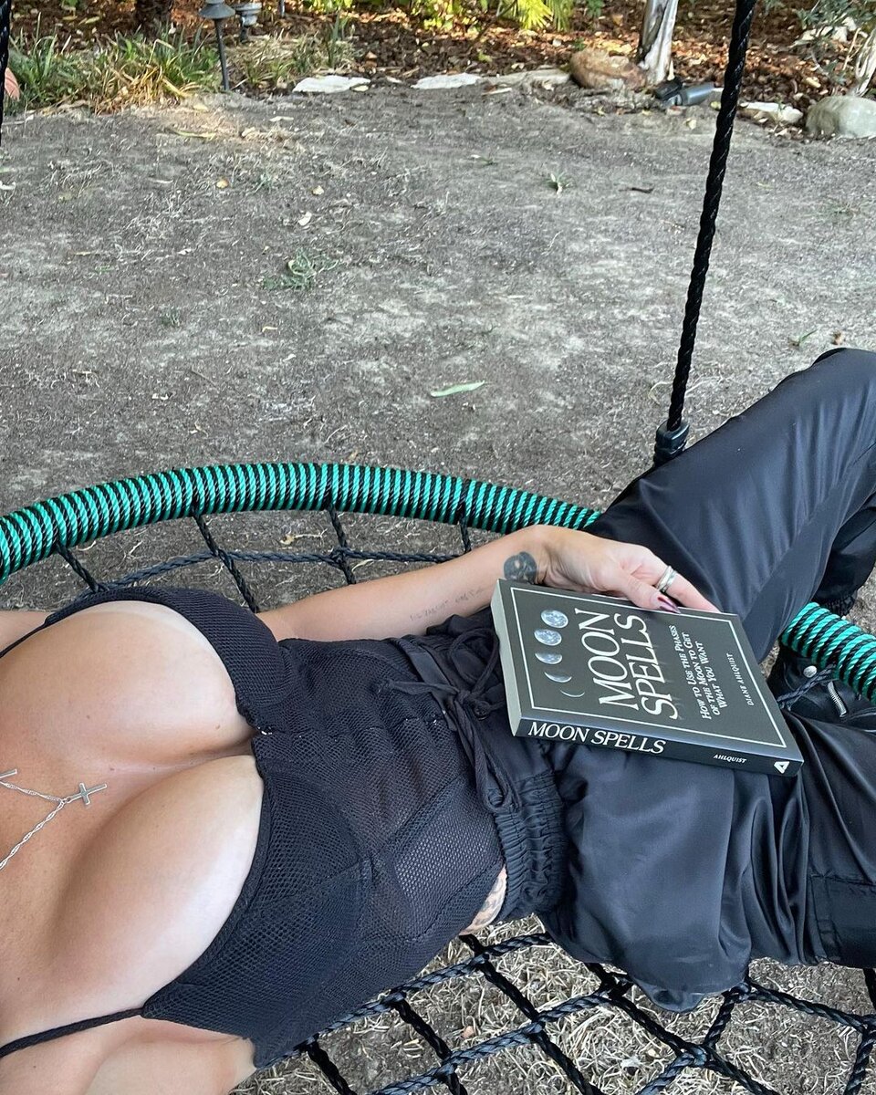    Меган Фокс похвасталась новой грудьюСоцсети Меган Фокс