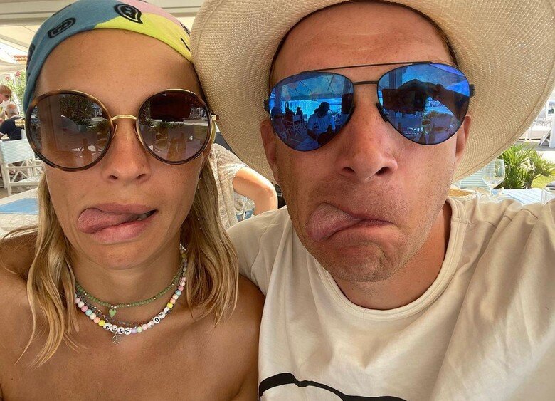     Андрей Бурковский с супругой Ольгой. Фото: Инстаграм (запрещен в РФ) актера