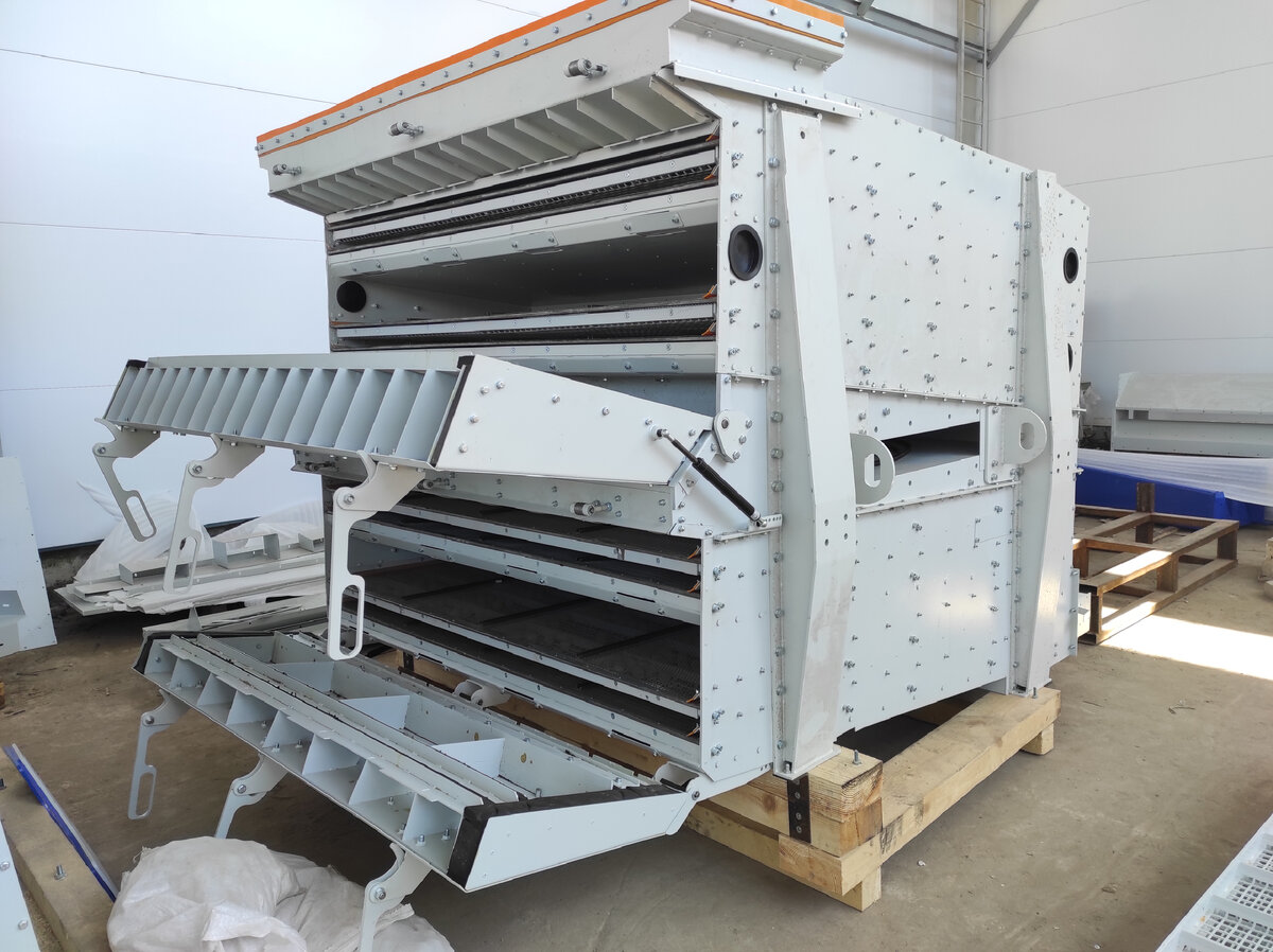 Ситовой короб универсального сепаратора GRAINSTORM с открытыми клапанными затворами