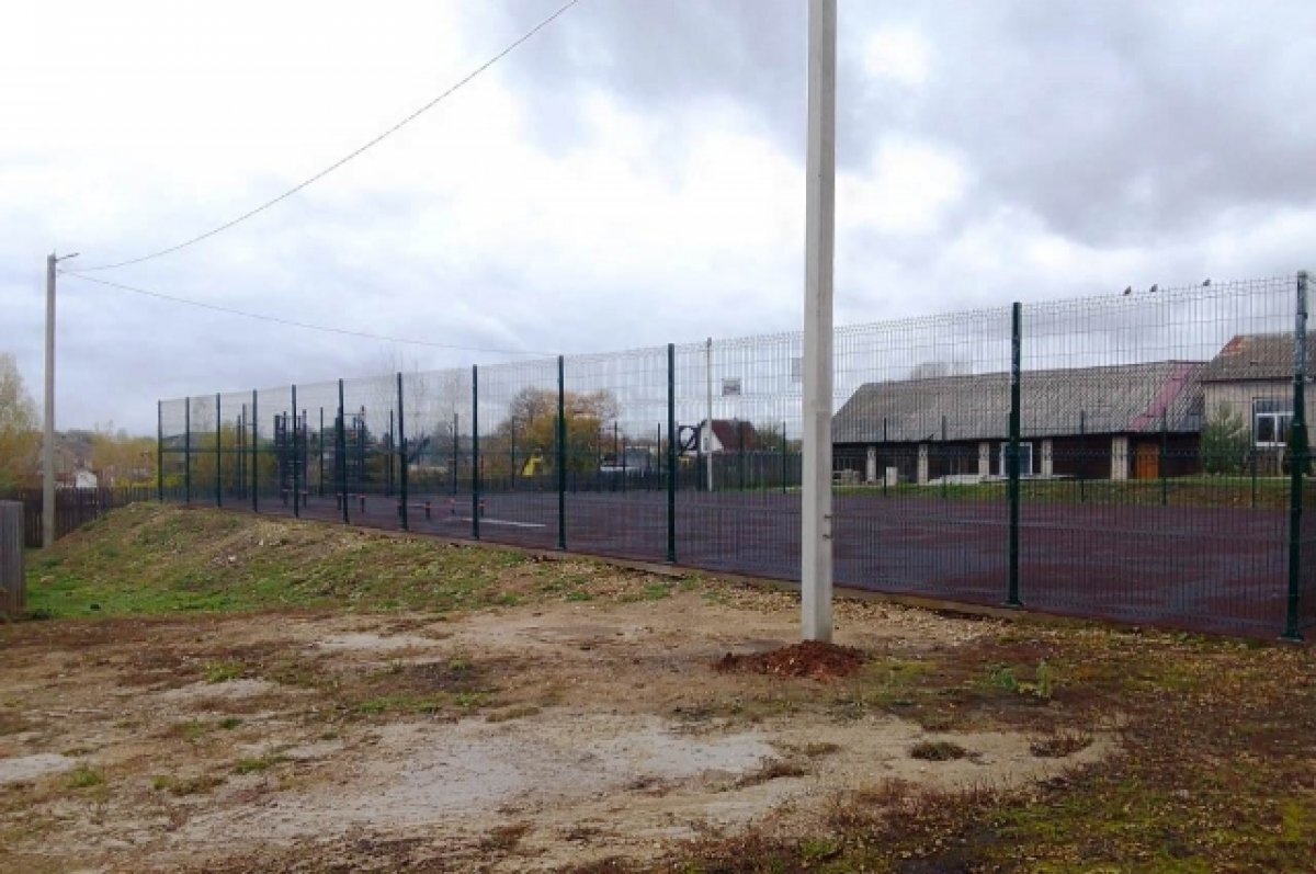    Энергетики обеспечили уличное освещение на территории школы в Красном Холме