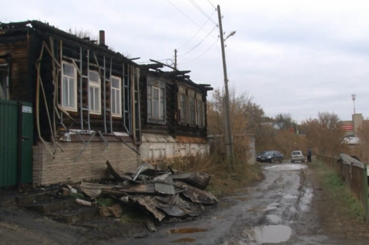    Сотрудник ГИБДД спас семью из горящего дома в Каменске-Уральском