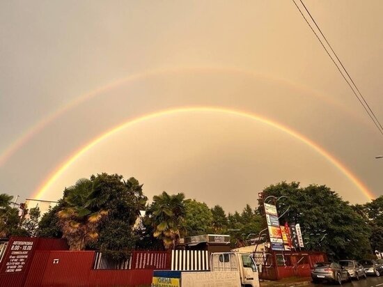     Сочинцы делятся кадрами яркой двойной радуги над городом/t.me/soch01/5806