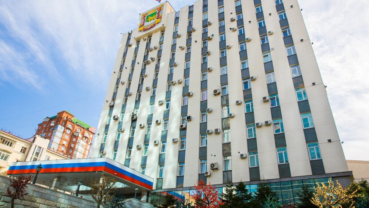     В администрации Владивостока сообщили, что оперативный штаб будет следить за работой профильных служб в круглосуточном режиме. Таким образом город подготовится к непогоде, а подрядчики оперативно ликвидируют последствия снегопадов.