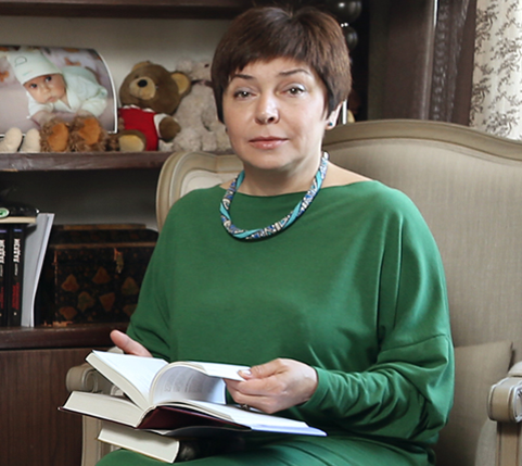 Наталья Барбье - одна из самых обаятельных и элегантных телеведущих