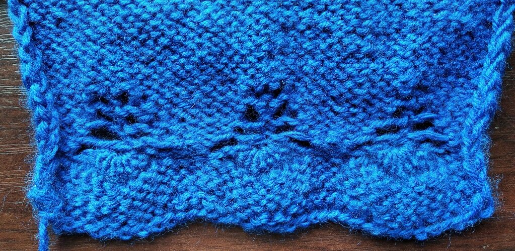 Изнаночная сторона ажурной каймы