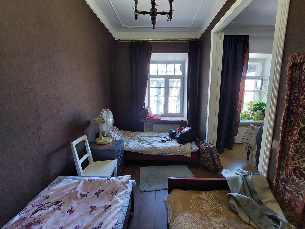 Спальня в съёмной квартире. Главное достоинство - отдельные кровати. Фото автора.