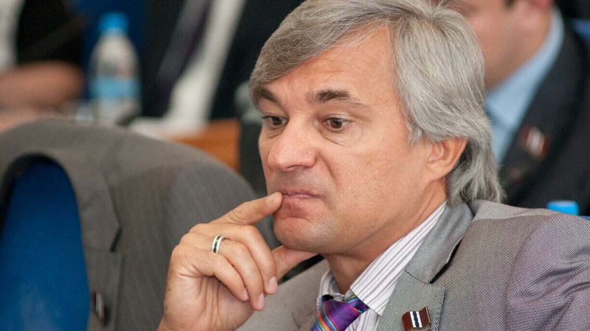     Жена омского экс-депутата Заксобрания отсудила часть имущества. Со Дня всех влюбленных до Дня Великой Октябрьской революции судилась Екатерина Талызина с супругом за имущество, нажитое совместным трудом.