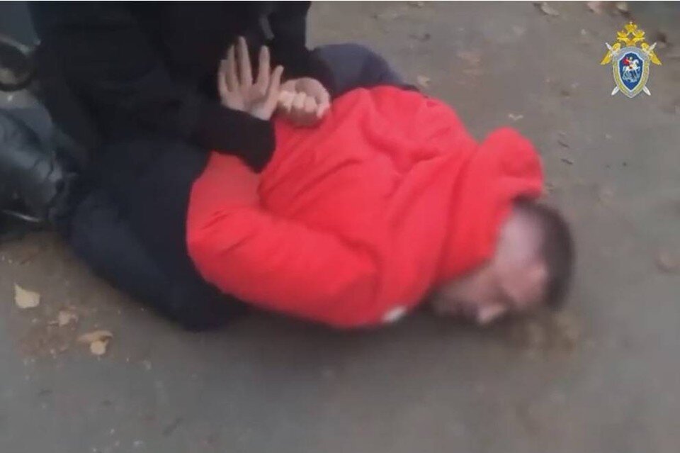     Мужчину задержали следователи СК и полицейские при координирующей роли прокуратуры. Фото: СУ СКР по Иркутской области.