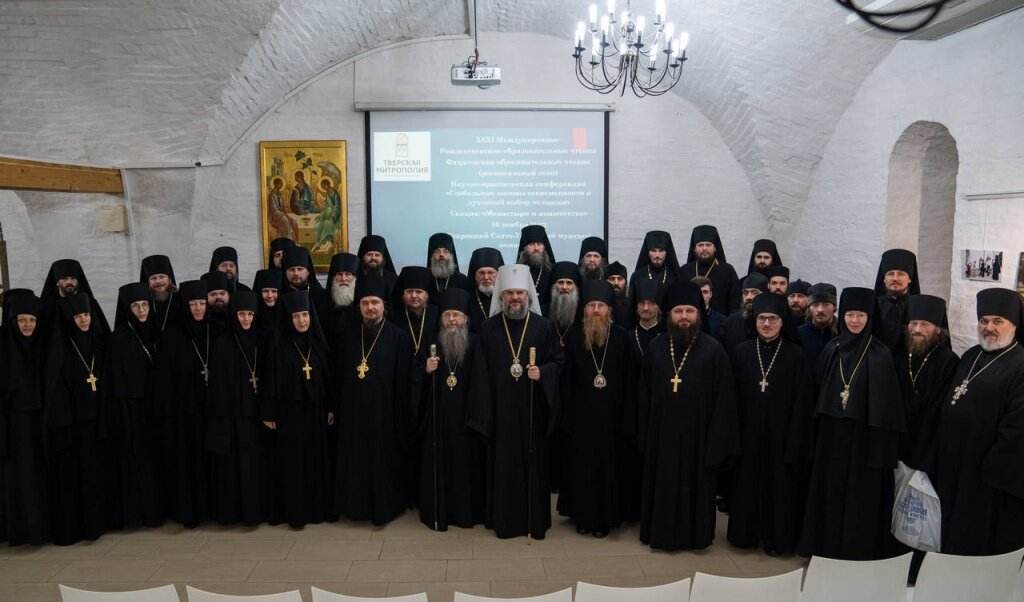 В Старцком Успенском монастыре рассуждали, как противостоять глобальным вызовам современности