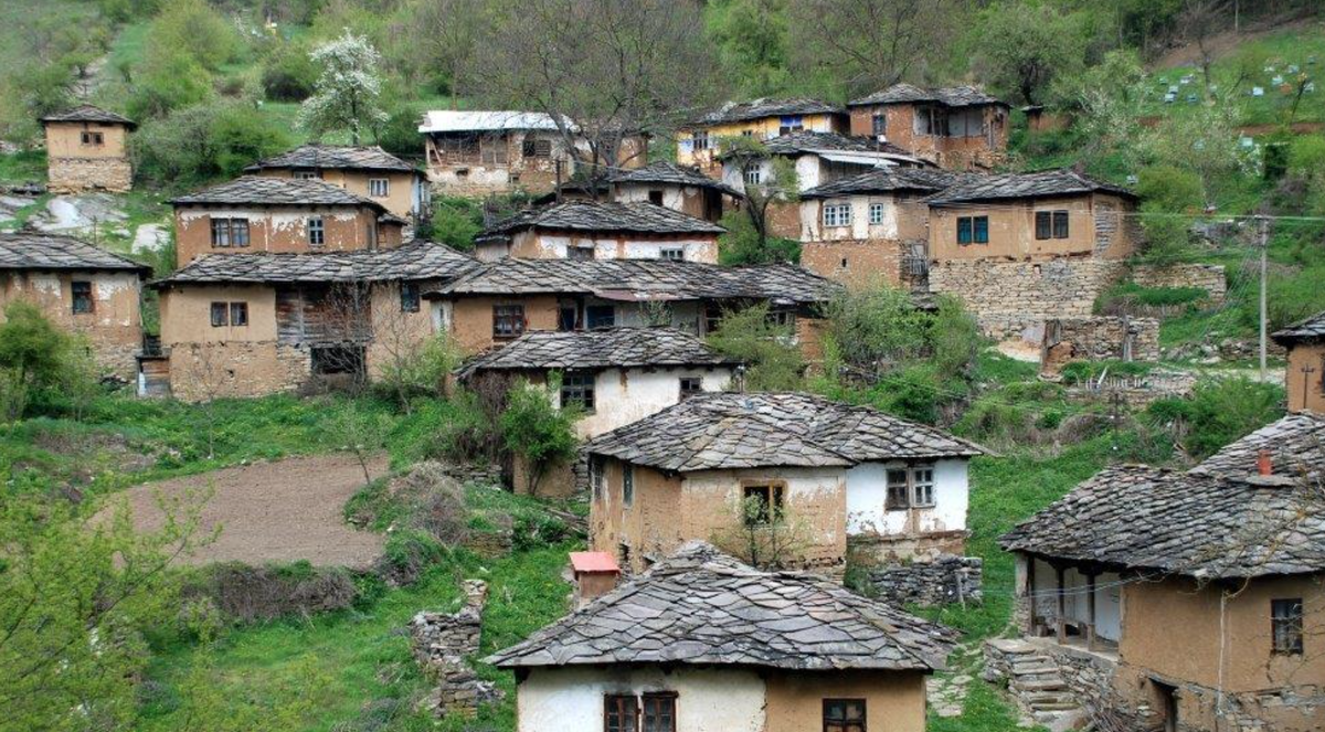 Дома в каменной деревне построены полностью из камней. © Serbia.com