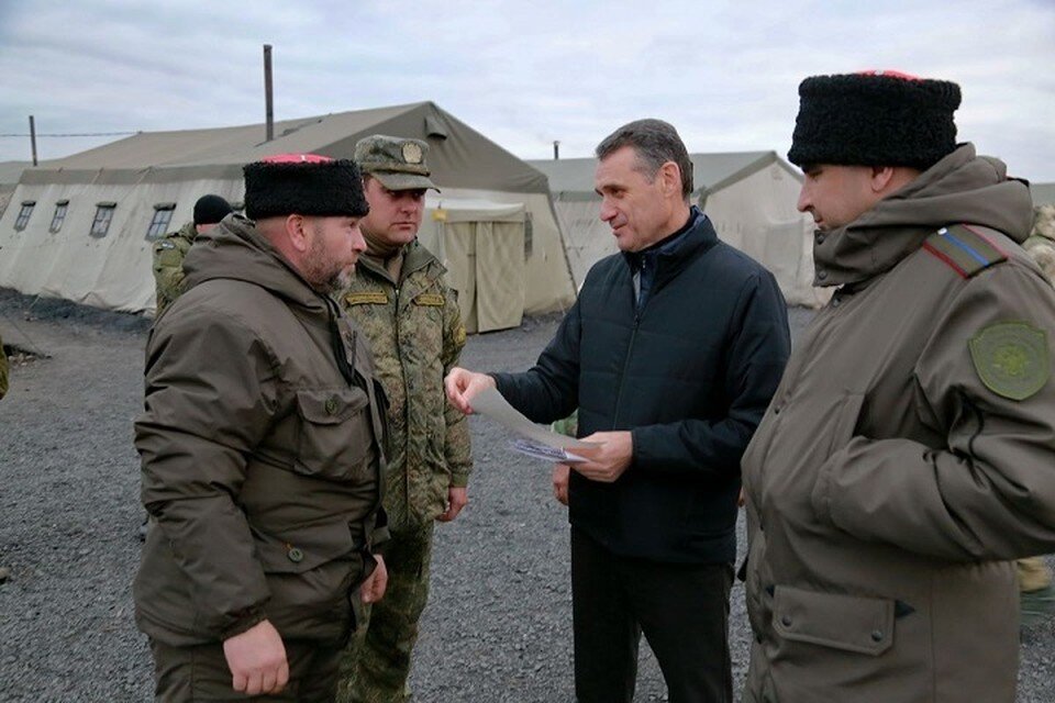     В полевом лагере побывал заместитель губернатора Михаил Корнеев. Фото: сайт правительства РО